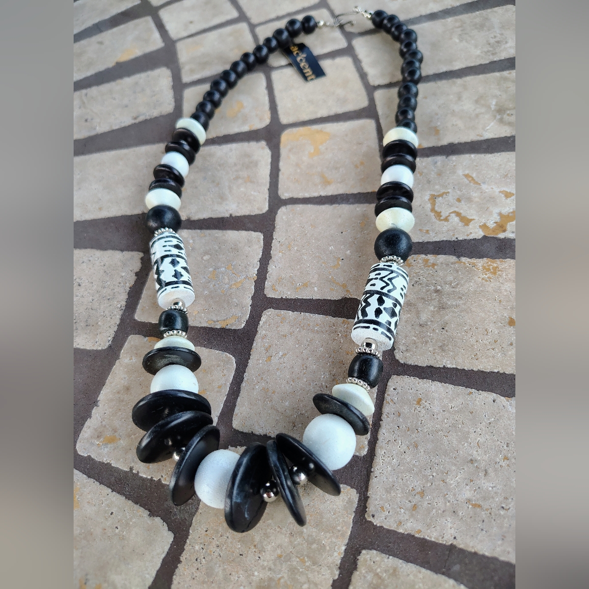 Nwt Ac'cent Chunky White And Black Wood Bead Statement Necklace